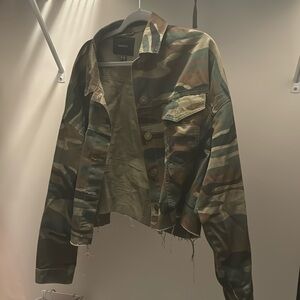 Cropped camo jacket 💚